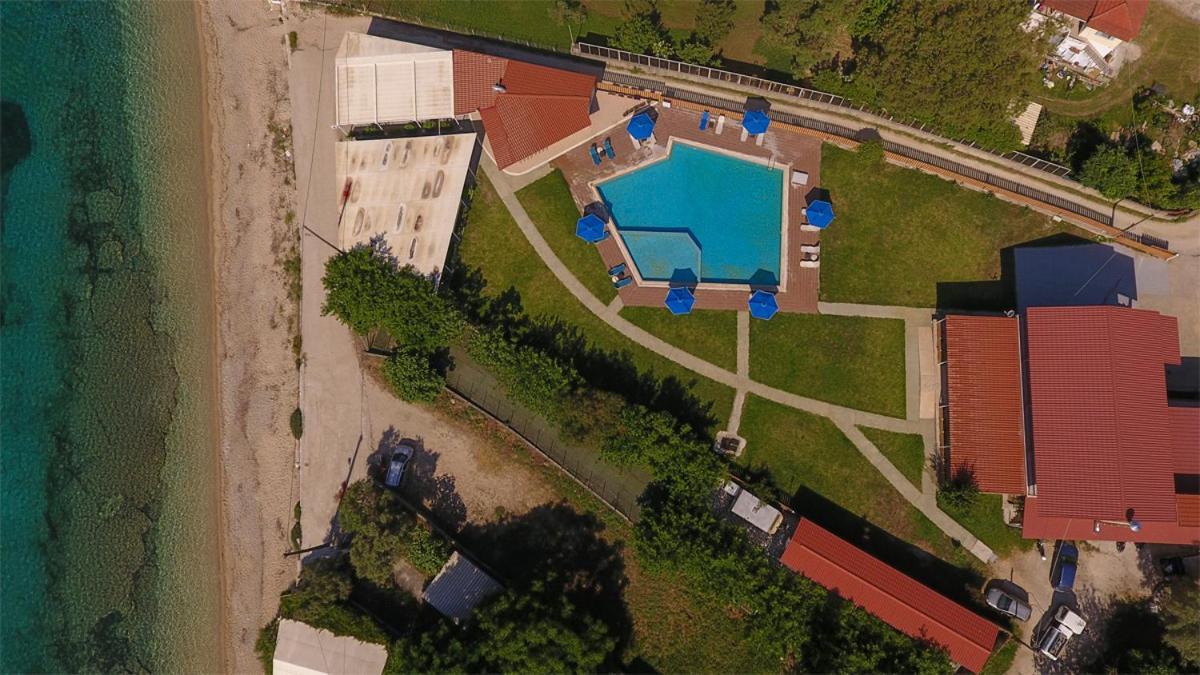 Menes Hotel Geni  Luaran gambar
