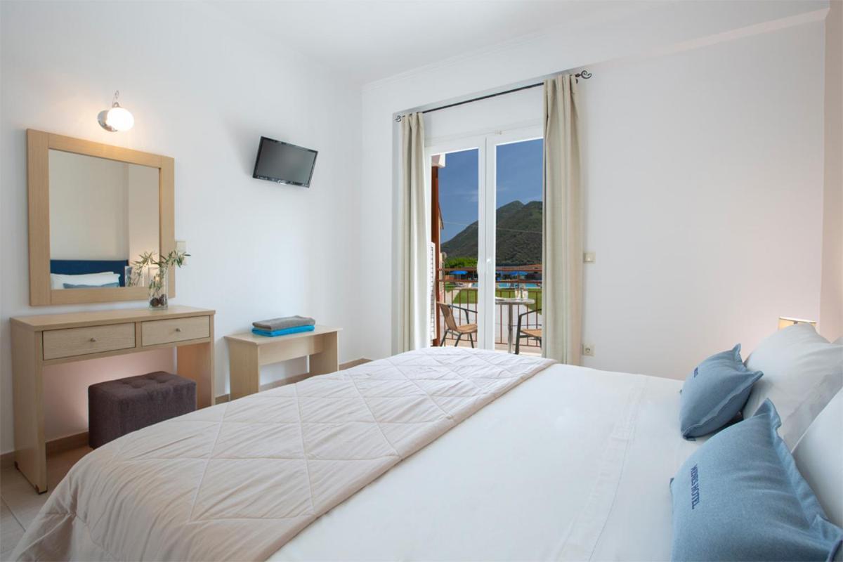 Menes Hotel Geni  Luaran gambar