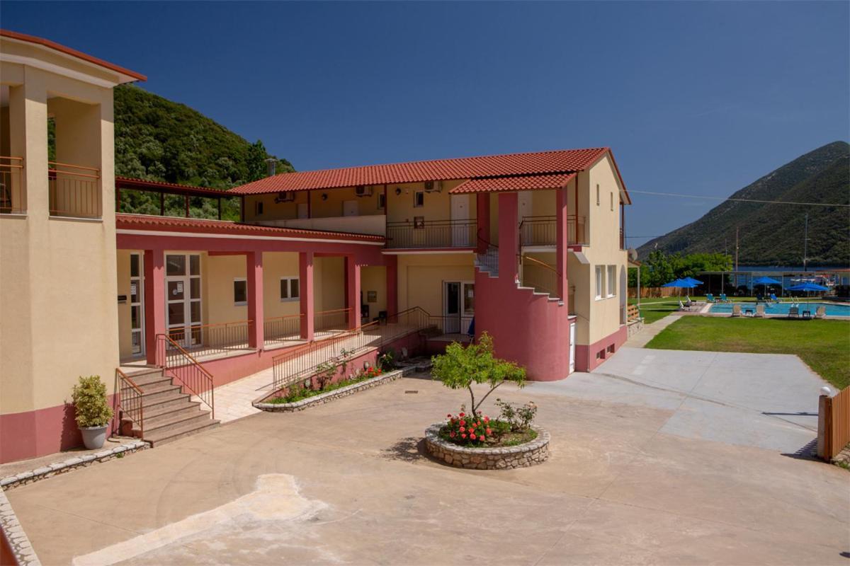 Menes Hotel Geni  Luaran gambar