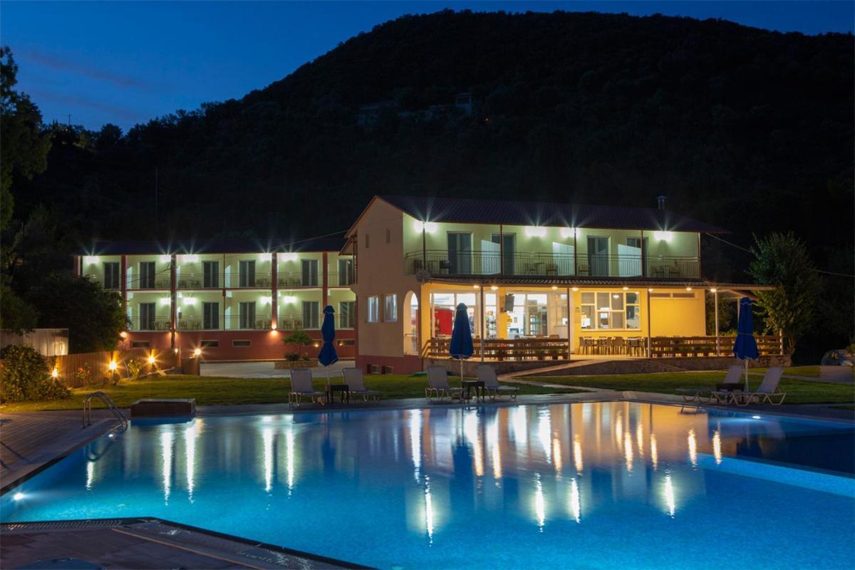 Menes Hotel Geni  Luaran gambar